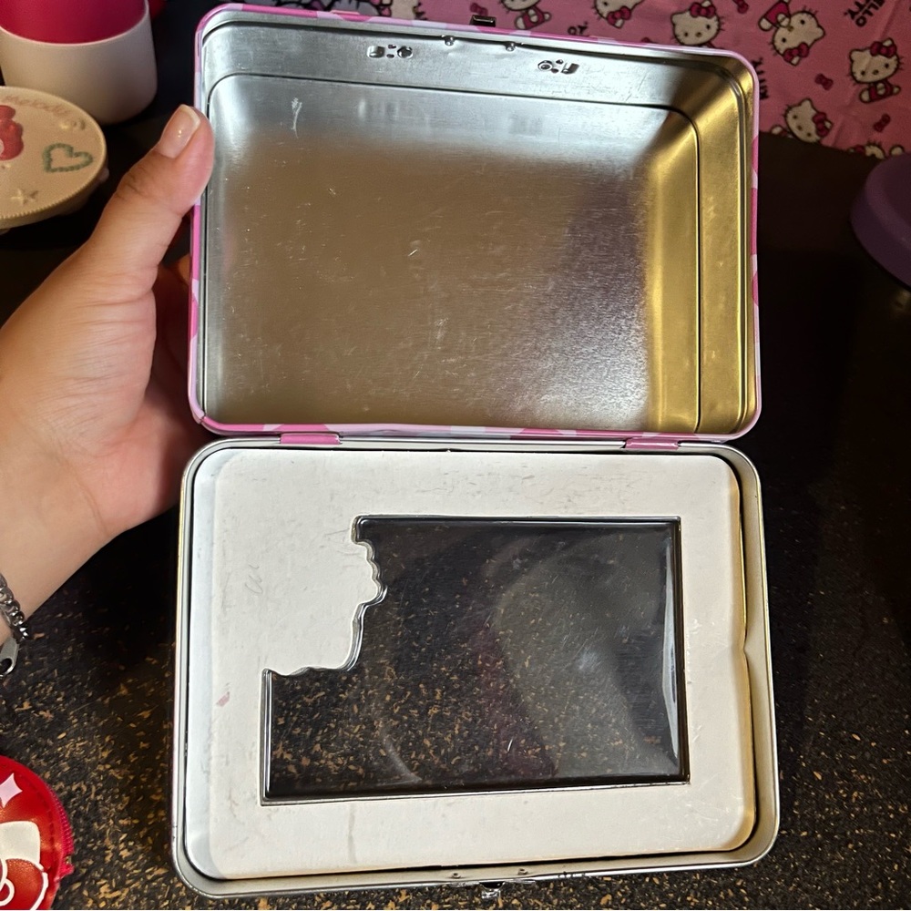 Hello Kitty Tin Box - Picture 9 of 9
